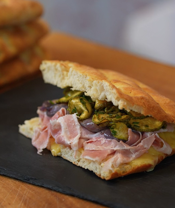  Schiacciata Toscana con Fontina